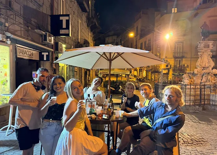 6 Small Rooms Neapel