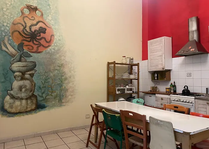 6 Small Rooms Neapel